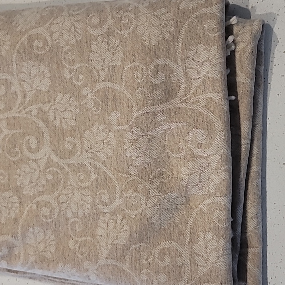 Wool Throw Blanket, Jacquard Design, 100% Virgin Wool, Size 55"x70" - Picture 10 of 11